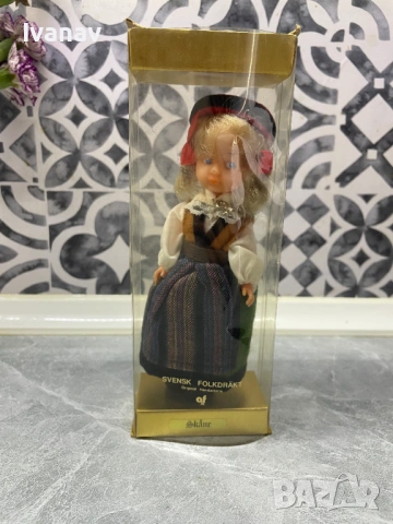 Кукла Handicraft Original Svensk Folkdrakt с кутия, снимка 2 - Антикварни и старинни предмети - 53956699