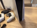 Продавам отлично запазена конзола Sony PlayStation 5 (Standard Disc Edition). + 2 джойстика, снимка 3