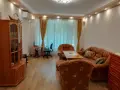 продавам ремонтиран, обзаведен, в саниран блок многостаен апартамент , снимка 1