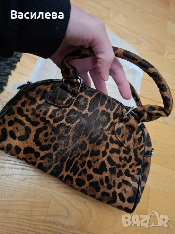 малка чанта, снимка 3 - Чанти - 54070390