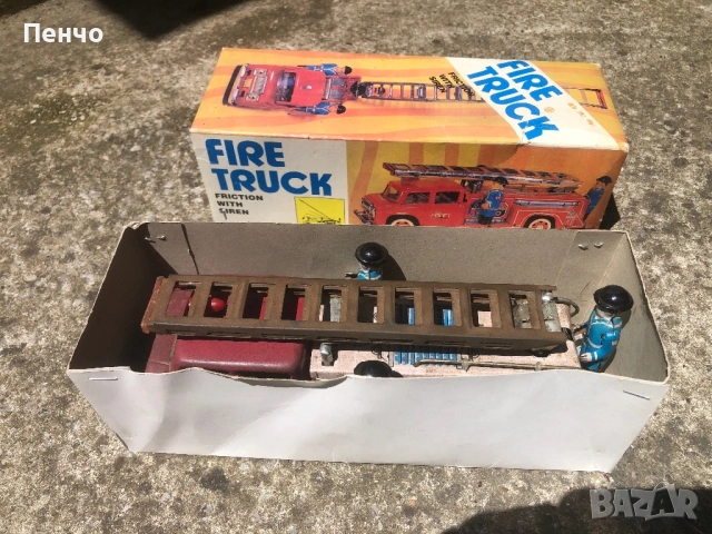 стара механична метална играчка "FIRE TRUCK" - MADE IN CHINA, снимка 13 - Антикварни и старинни предмети - 54831560