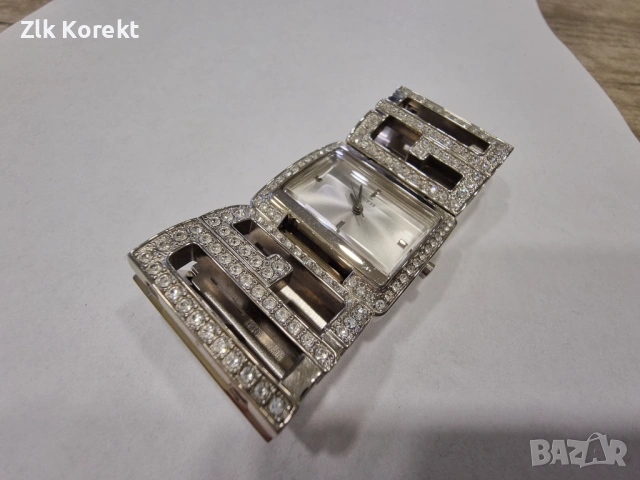 Дамски часовник Guess с кристали, снимка 3 - Дамски - 54357474