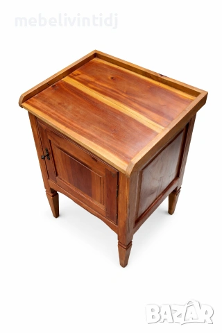 Антично нощно шкафче от масивно дърво, снимка 3 - Антикварни и старинни предмети - 54031735