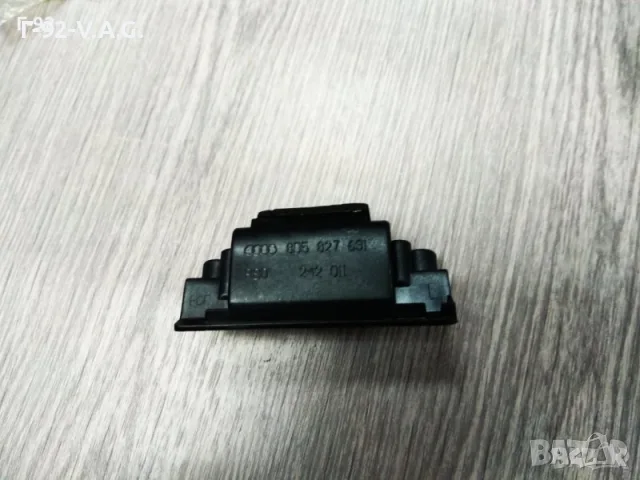 8D5827631**NEU**AUDI**A4**Вложка 