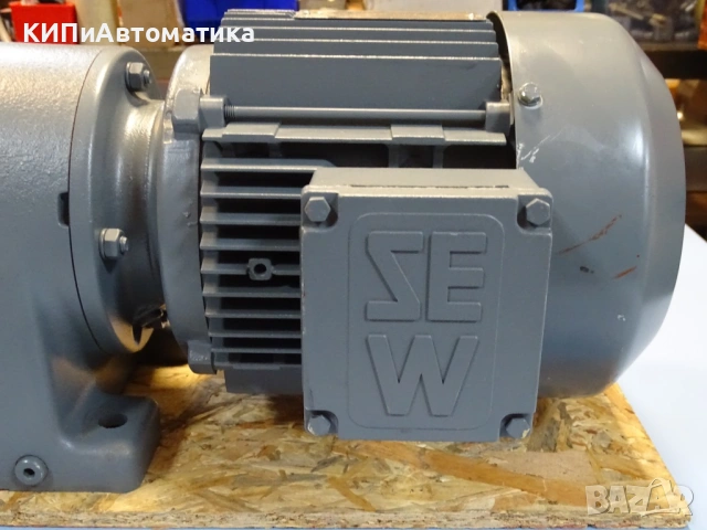 мотор редуктор SEW-EURODRIVE R60DT90S4 Helical Gear Box Motor 1.1kW, снимка 5 - Резервни части за машини - 54580031