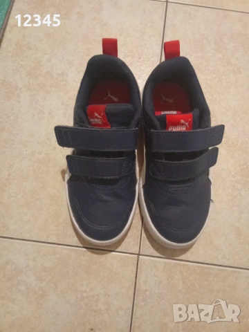 Продавам детски маратонки Пума 