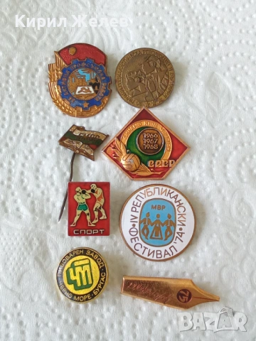 Колекция от различни значки 44678