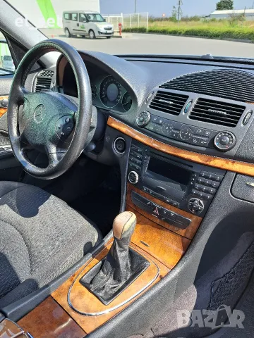 Мерцедес Е220 W211, снимка 3 - Автомобили и джипове - 55578799