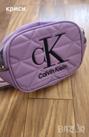 Дамска лилава чанта Calvin Klein лилав цвят, снимка 2 - Чанти - 54322180