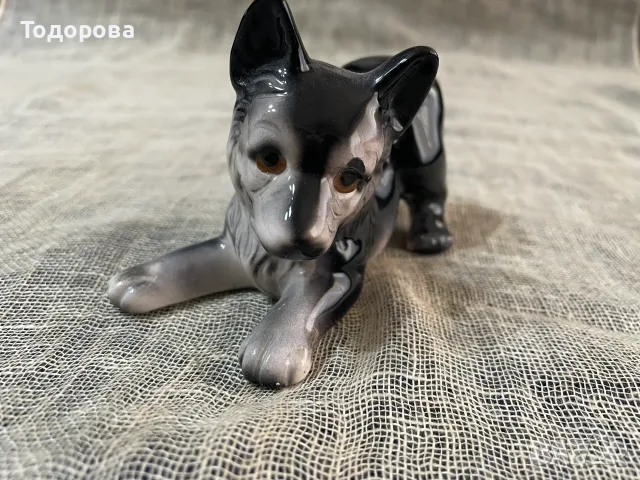 Малка порцеланова фигурка на куче, снимка 2 - Антикварни и старинни предмети - 55678733