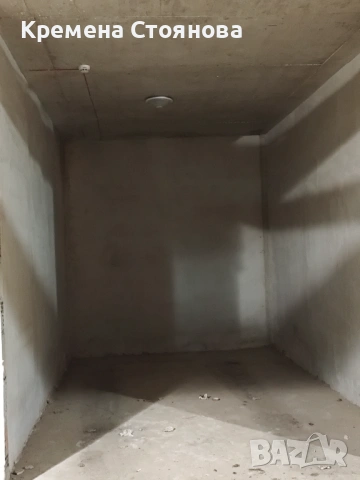 Отдавам под наем паркомясто в подземен гараж, бл. 282,зад бензиностанция Шел. , снимка 2 - Гаражи и паркоместа - 54446295