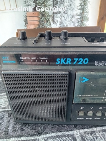 Ретро радиокасетофон RFT INCOMS SKR 720 – за реставрация или части