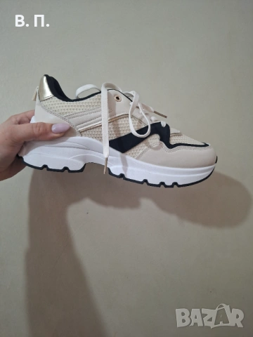 Чисто нови дамски маратонки 