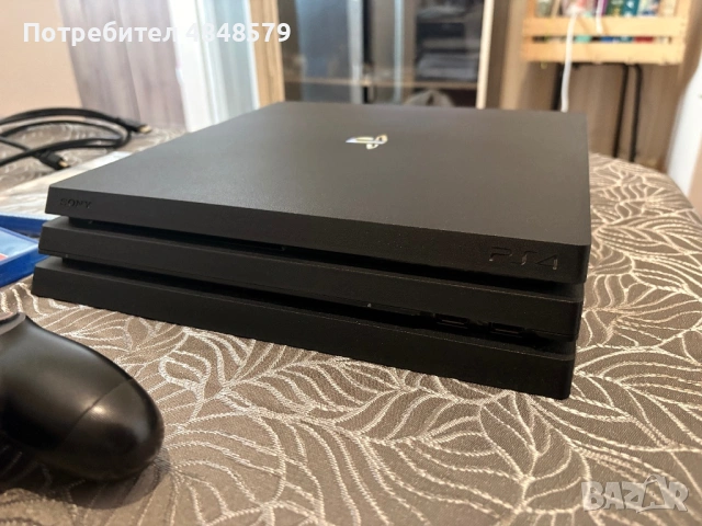 PlayStation 4 Pro 1TB с два джойстика + две игри, снимка 2 - Игри за PlayStation - 54797675
