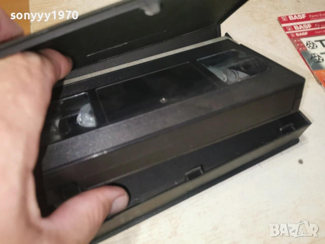 ЗЕМЯ ЗАБРАВЕНА ОТ ВРЕМЕТО-VHS TAPE 1706261211L1, снимка 12 - Други жанрове - 54940924