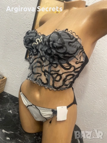 Елегантен комплект от сива  и черна дантелена част плюс подчертаваща черна мрежа 