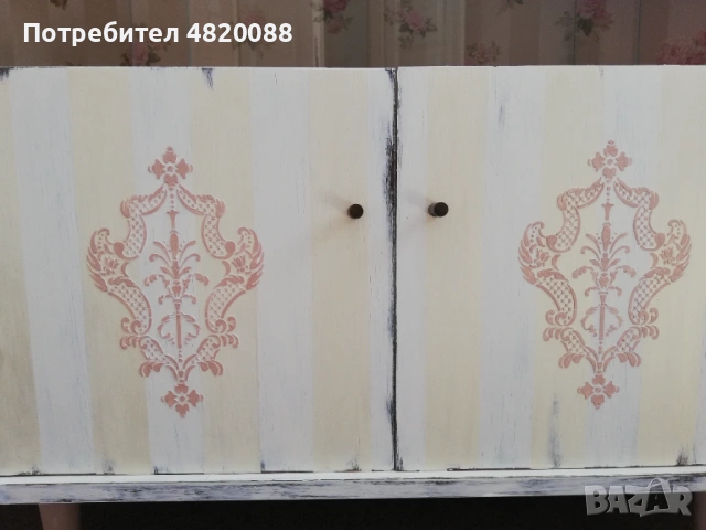 Ъглов шкаф с витрина РЪЧНА декорация, снимка 5 - Шкафове - 54515717