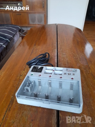 Зарядно за батерии Philips