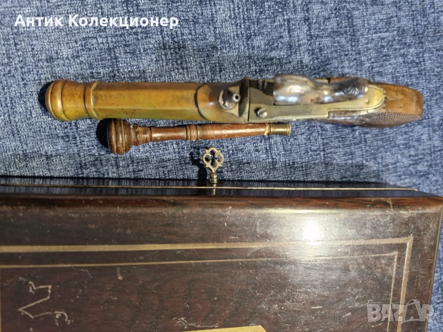 Морски пистолет с оригинална кутия, снимка 3 - Антикварни и старинни предмети - 55155452