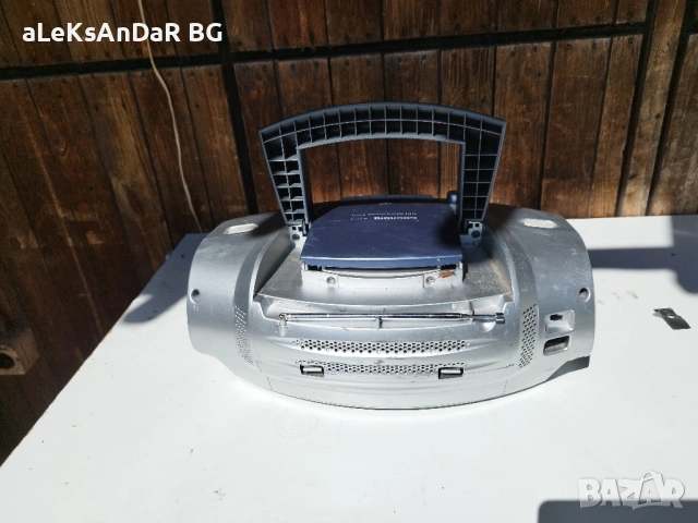Радио касетофон Grundig , снимка 2 - Радиокасетофони, транзистори - 54485893