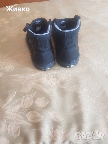 Продавам маратонки VANS , снимка 2 - Кецове - 54713649