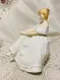 порцеланова статуетка , снимка 4