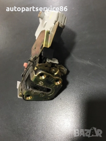 Механизъм за заключване на задна лява врата за Nissan Almera Tino (2002-2007)