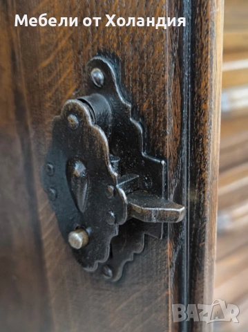 Висок дъбов шкаф с витрина, снимка 10 - Шкафове - 54133661