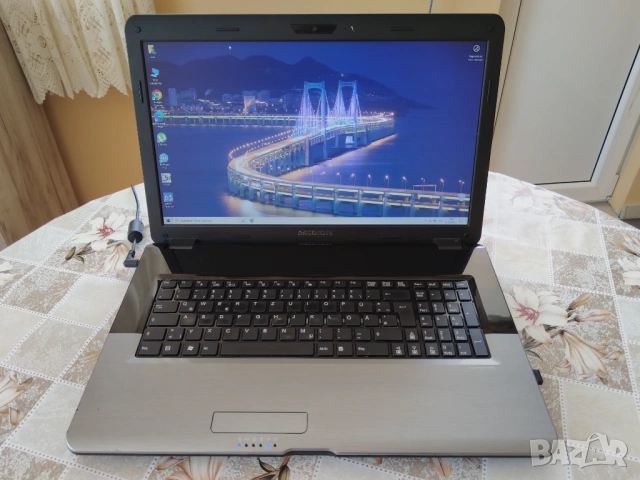 Лаптоп Medion Akoya E7218