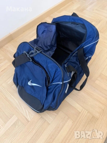 Чисто Нови Nike спортни/травел сакове