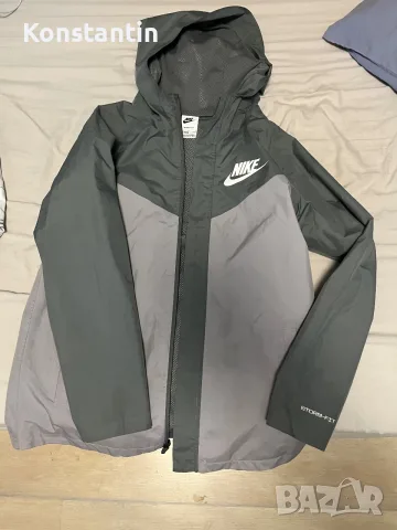 Ветровка Nike..