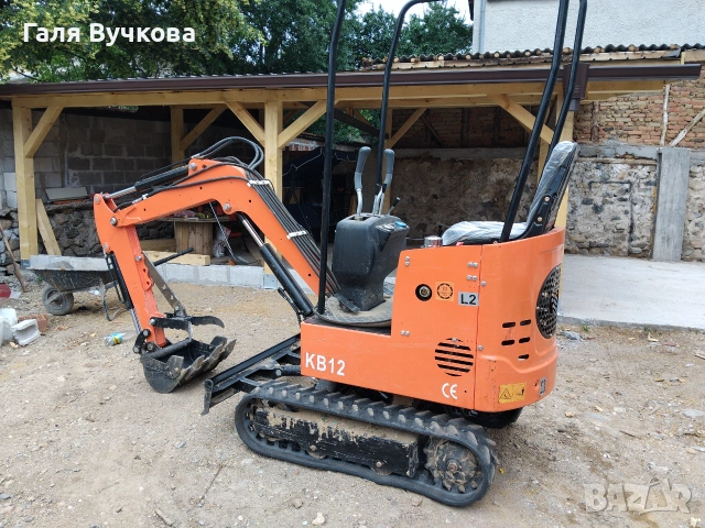 Продавам мини багер