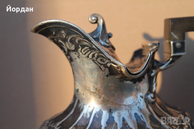 Сребърна английска кана, снимка 2 - Антикварни и старинни предмети - 53999439