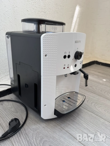 Компактен Кафеавтомат Krups Essential EA8105 (15 Bar, Метална мелачка, Еспресо), снимка 3 - Кафемашини - 55335116