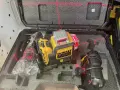 Лазерен нивелир DeWALT с 3 лъча с 1 батерия и зарядно, 12 V, 2 Ah, 30 м, 50 м, 0.3 мм/м, DCE089D1R, снимка 4
