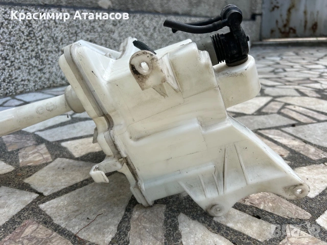 85310-02490. Казанче течност чистачки за Тойота аурис. 2012-2018г, снимка 2 - Аксесоари и консумативи - 54973168