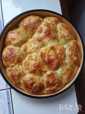 Домашни сиренки, хляб и мекици