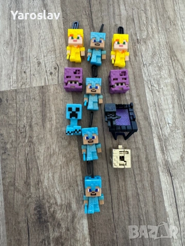 Продавам или разменям фигурки от серията Kinder Joy – Minecraft.