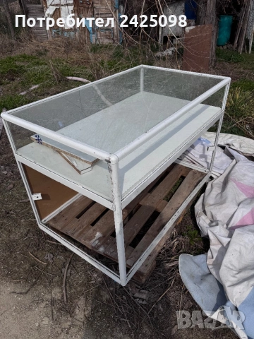 Витрина за магазин, снимка 2 - Стелажи и щандове - 54103854