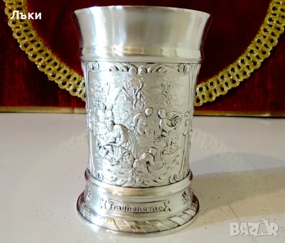 Калаена чаша с колоритни селски сцени. 