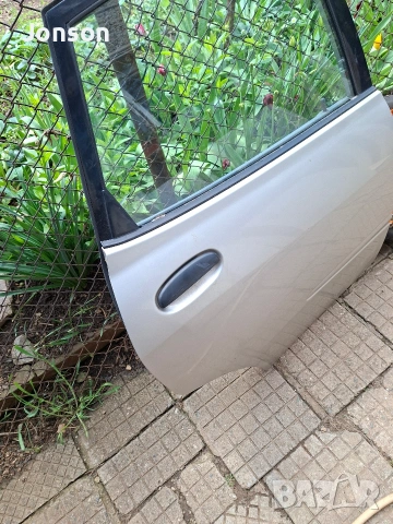 Обурудвани врати за Daihatsu Sirion 2003 г, снимка 2 - Части - 54396267