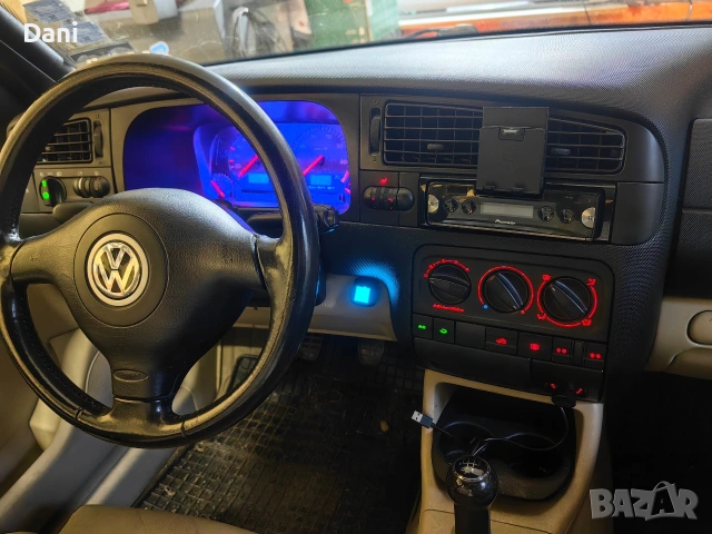 VW Golf 3.5 2.0i , снимка 7 - Автомобили и джипове - 54352709