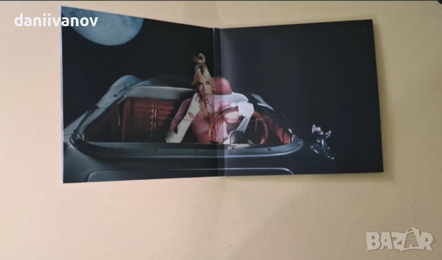 Албум-CD Dua lipa, снимка 3 - CD дискове - 54939220