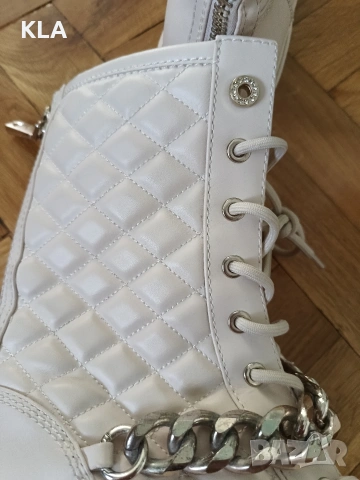 Боти Guess, снимка 4 - Дамски боти - 55075922