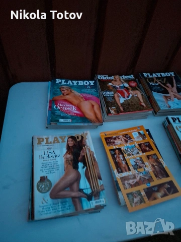 Продават се списания Playboy. 
