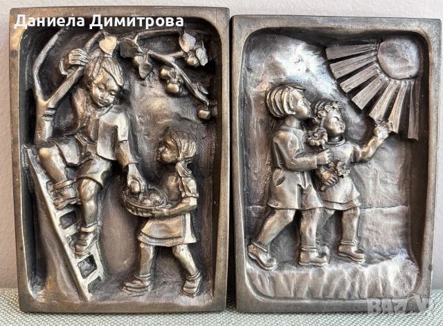 2 броя релефни пана от калай за окачване с детски сцени