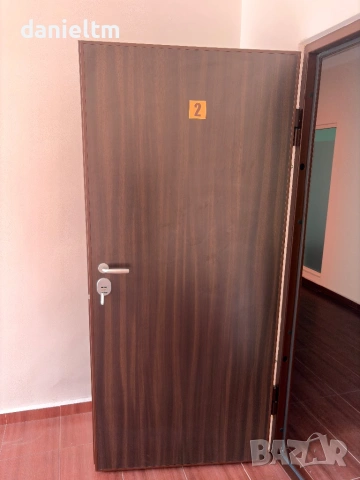 „Чисто нови блиндирани врати SOLID – Class 3 – 7 бр.“
