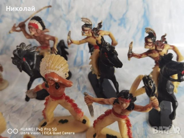 12 Броя Фигурки Войничета Каубои и Индианци Западна Германия, снимка 10 - Колекции - 54427450