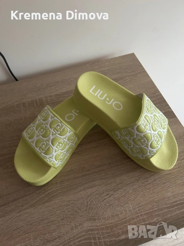 Нови чехли Liu Jo