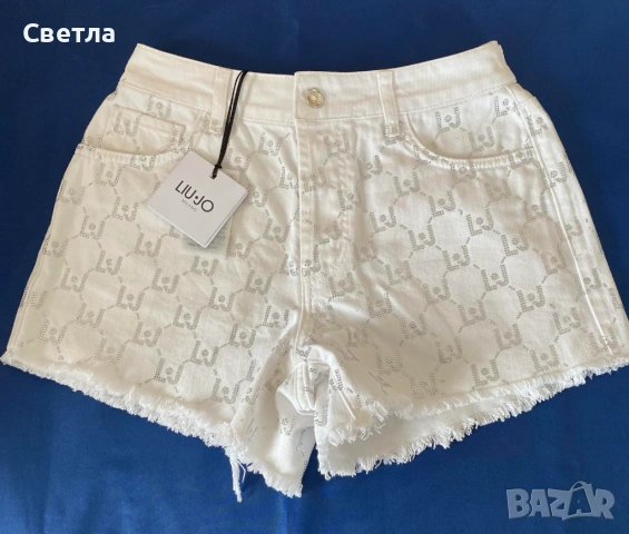 Нови,с етикет,Бели къси панталони LIU JO с апликирано лого-кристали.100% памук,р-р 28,с 50%намаление